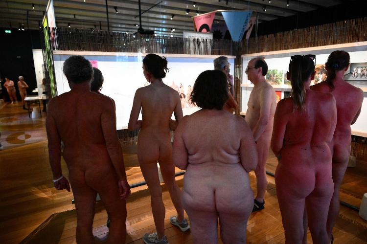 Naturistas no museu das Civilizações Europeias e Mediterrâneas (Mucem)