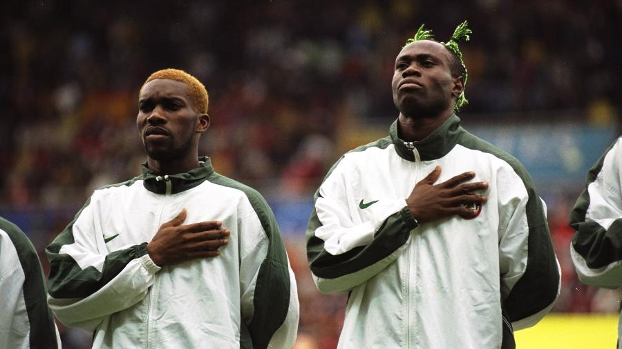 Taribo West (à direita) passou pelo Milan em 2000, mas foi cedido ao Derby County após alegada pressão da Máfia - Getty Images