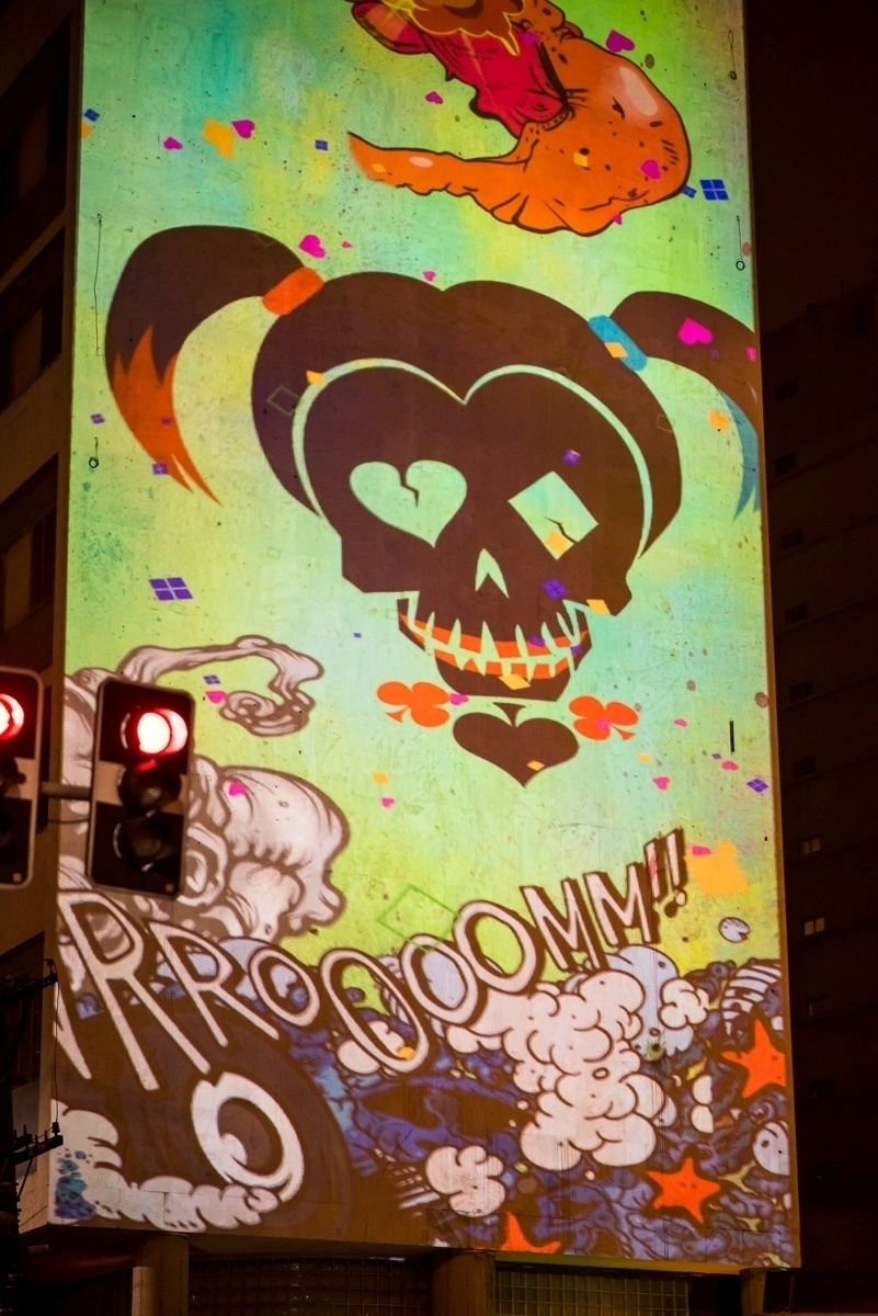 03.ago.2016 - Projeção faz referência à Arquelina, personagem interpretada por Margot Robbie em "Esquadrão Suicida" - Divulgação