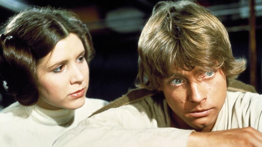 Carrie Fisher e Mark Hamill em cena do primeiro "Star Wars" (1977) - Reprodução