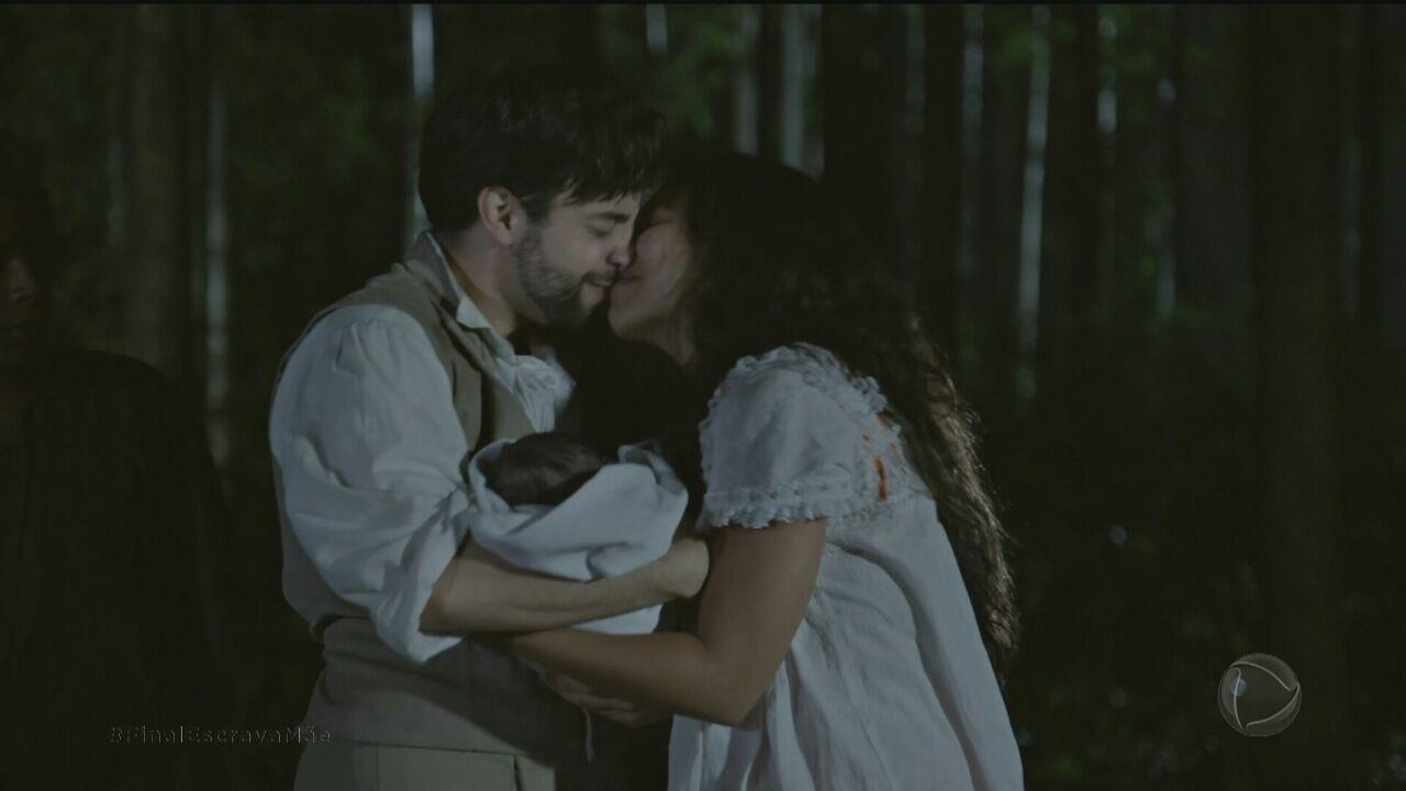 Debilitada após o parto, Juliana reencontra Miguel e chora ao rever a filha recém-nascida no último capítulo de "Escrava Mãe" - Reprodução/Record