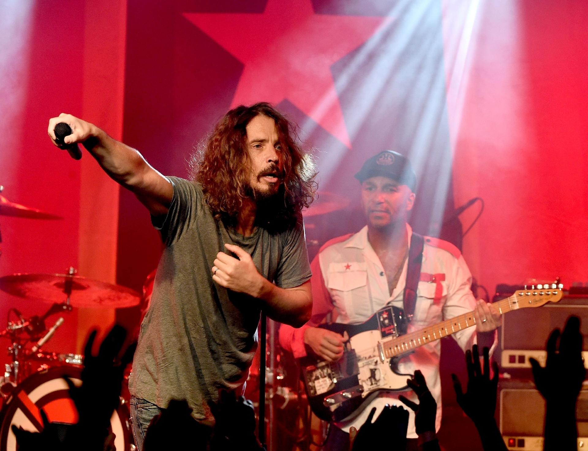 O cantor Chris Cornell canta com Prophets of Rage no dia 20 de janeiro no Taragram Ballroom, em Los Angeles - Kevin Winter/Getty Images North America/AFP Photo