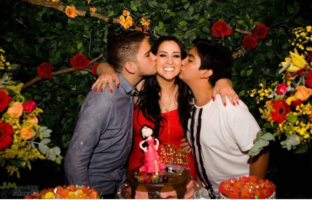 Fabíola Gadelha e os filhos Adrian e Adriel Gadelha - Arquivo Pessoal