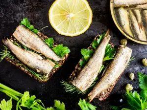 Anti-inflamatória, fornece vitamina D: os benefícios da sardinha à saúde