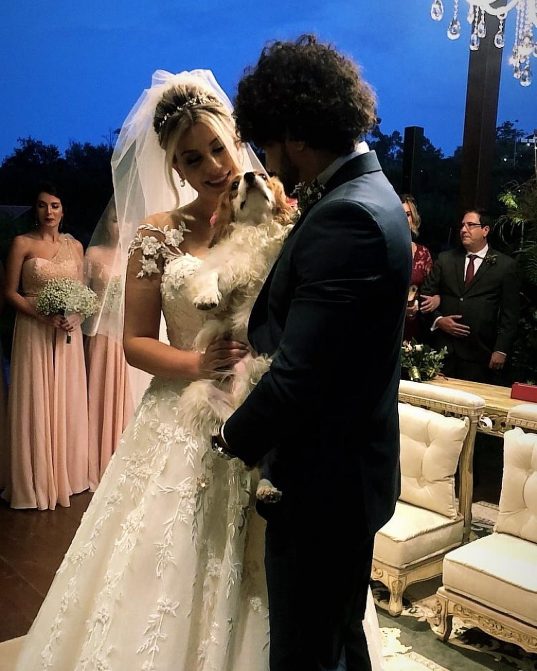 Quem levou as alianças para o altar foi Zara, a cadelinha de Niina - Reprodução/Instagram