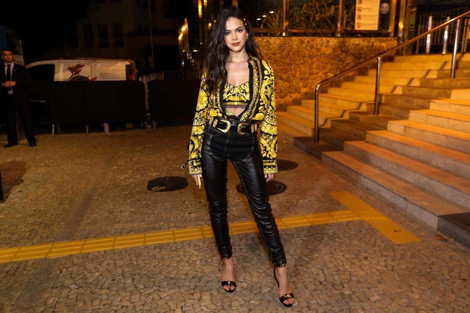 Bruna Marquezine usa calça e blusa da grife italiana Versace na festa de Marina Ruy Barbosa no Morro da Urca - Roberto Filho/Brazil News