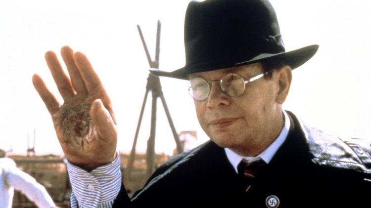 Thot (Ronald Lacey) teve a mão queimada em "Os Caçadores da Arca Perdida" - Reprodução - Reprodução