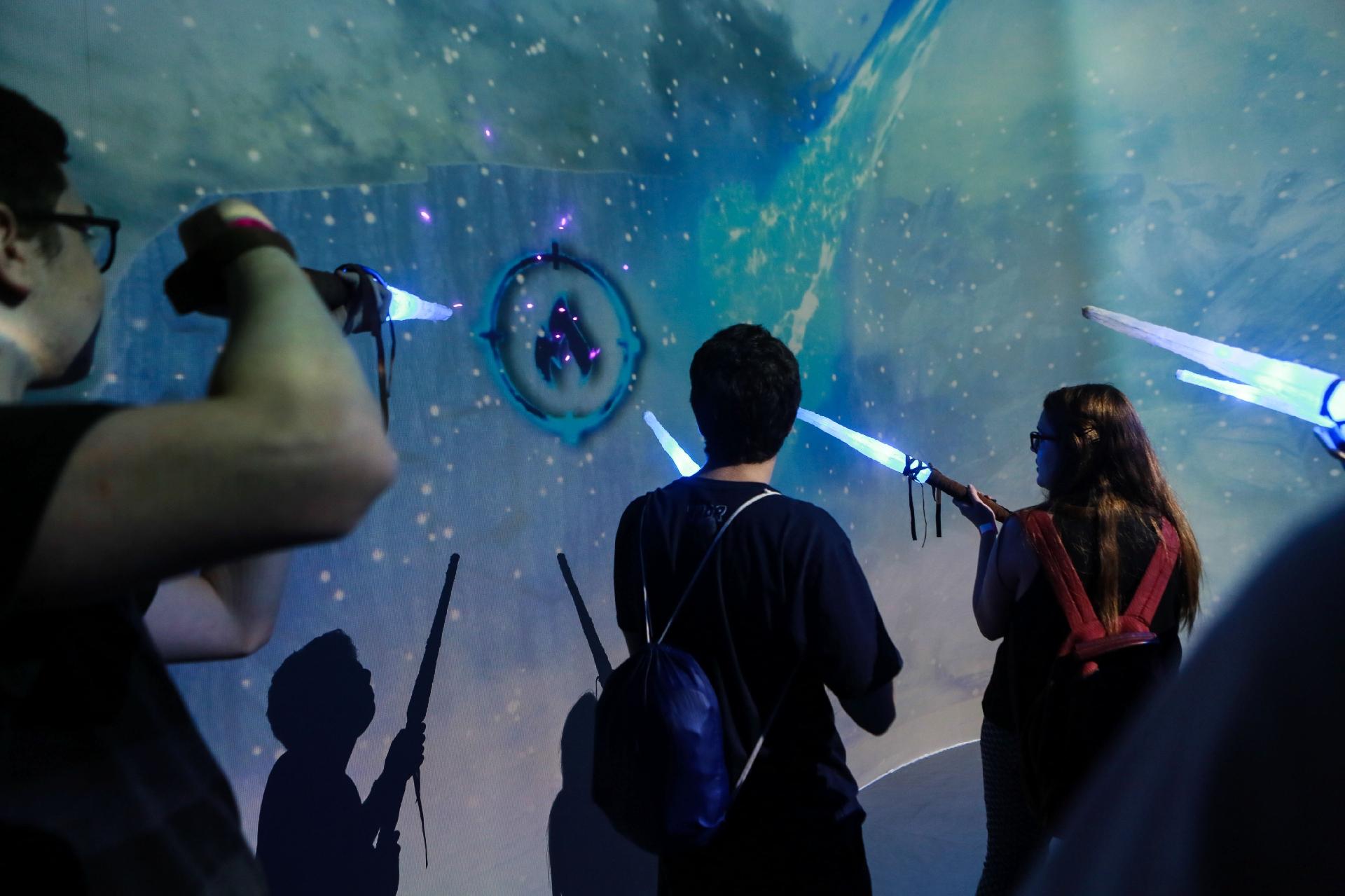 Comic Con Experience oferece experiências interessantes para fãs de séries variadas nos estandes do festival - Iwi Onodera/ UOL