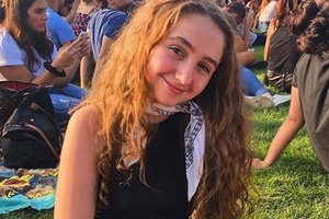 Laurel Griggs, aos 13 | Atriz morre por crise de asma; adolescentes devem ter cuidado