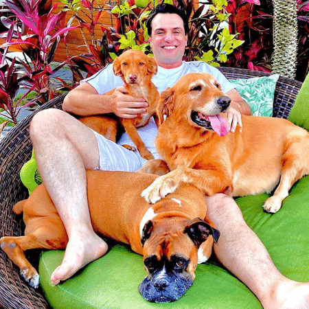 Rodrigo Lombardi aproveita os cachorros durante período de quarentena - Reprodução/Instagram