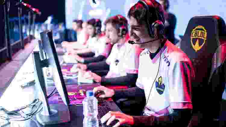 Pro-players de LoL ficaram sem treinar durante a pausa do CBLoL - Divulgação/Riot Games