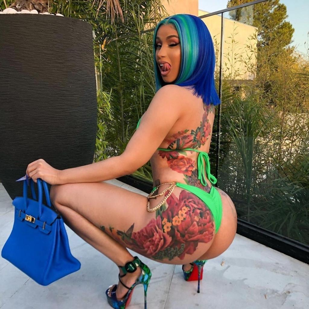 Cardi B mostra tatuagem nas costas - Reprodução/Instagram