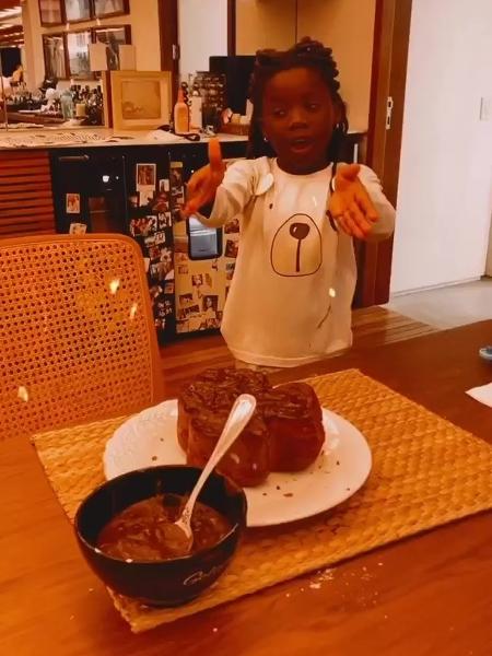 Giovanna Ewbank mostrou filhos em ação na cozinha - Reprodução/Instagram @gioewbank