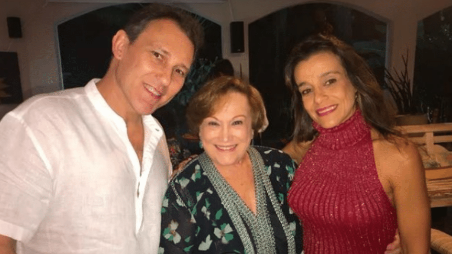 Paulo Goulart Filho postou foto com a mãe Nicette Bruno, e a esposa, Katia, para homenagear atriz  - Reprodução/Instagram/@paulogoulartfilho