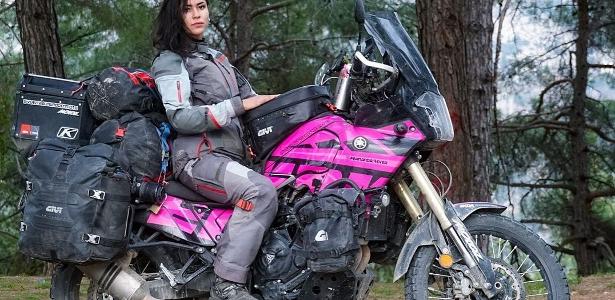 49 países visitados | Brasileira troca a garupa pelo guidão na moto para viajar o mundo