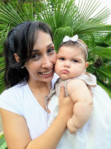A pequena Helena, filha de Paloma passou 29 dias de internação, sendo 11 deles intubada - arquivo pessoal