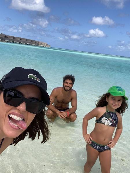 Deborah Secco com a família nas Maldivas - Reprodução/Instagram