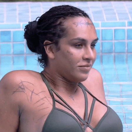 BBB 22: Linn da Quebrada conversa com Rodrigo na piscina - Reprodução/Globoplay