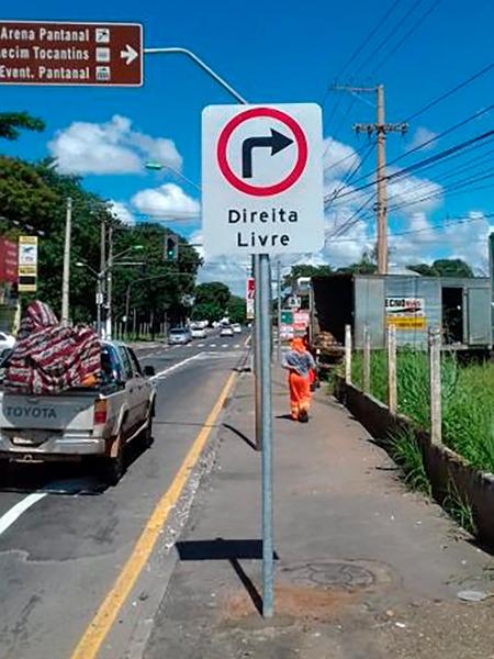 A Prefeitura de Cuiabá (MT) é um dos órgãos de trânsito que liberou conversão à direita com semáforo vermelho; especialista diz que sinalização é irregular - Divulgação/Prefeitura de Cuiabá
