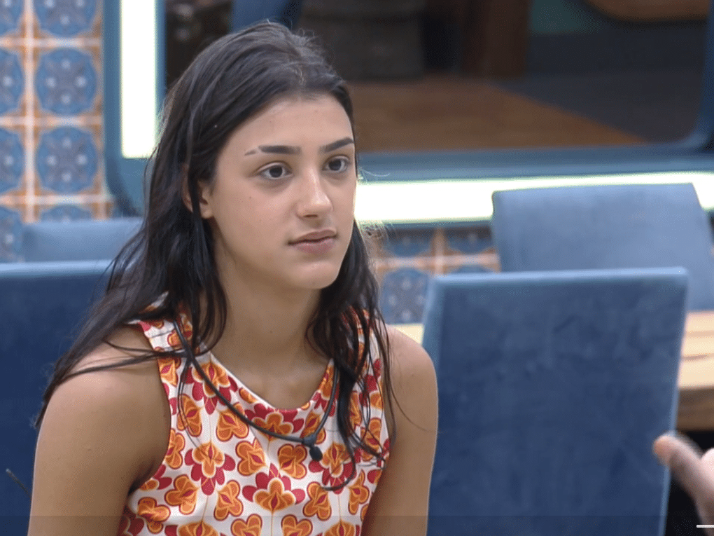 Dia em 'A Fazenda' tem áudio vazado e Bia admitindo ciúmes de Pétala 