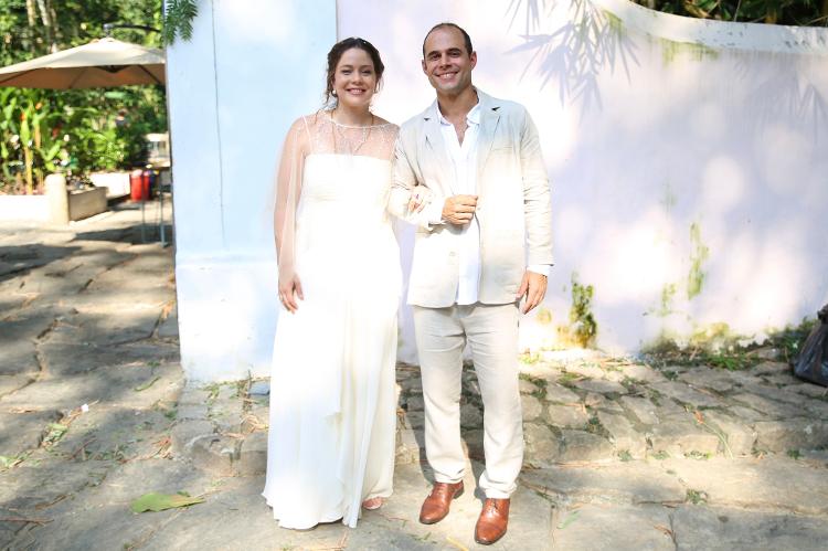 Leandra Leal e Guilherme Burgos se casam no RJ