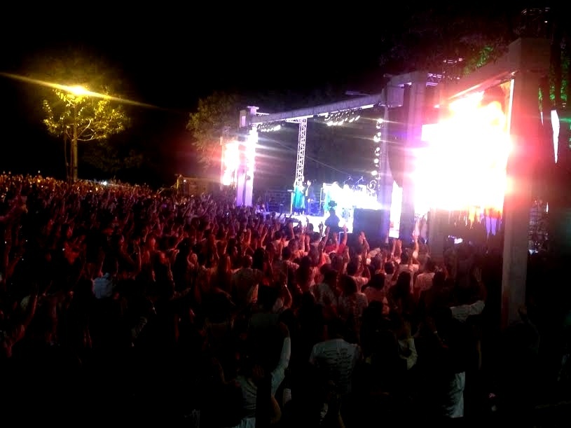 Público acompanha a missa de sétimo dia de Cristiano Araújo, na paróquia Nossa Senhora da Assunção, em Goiânia - Luciana Vitorino/UOL