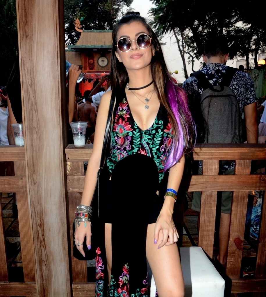 23.abr.2016 - A blogger Nah Cardoso curte segundo dia de Tomorrowland, no Parque Maeda, Itu, interior de São Paulo - Eduardo Martins/AgNews