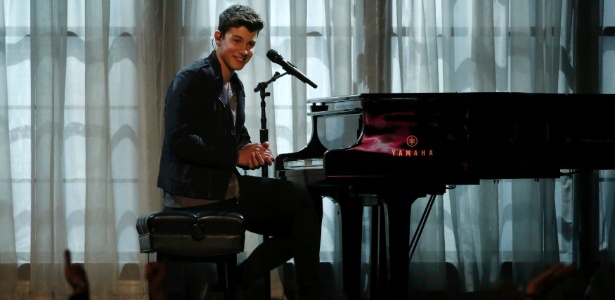 22.mai.2016 - Shawn Mendes toca "Stitches" durante cerimônia do Billboard Awards - Mario Anzuoni/Reuters
