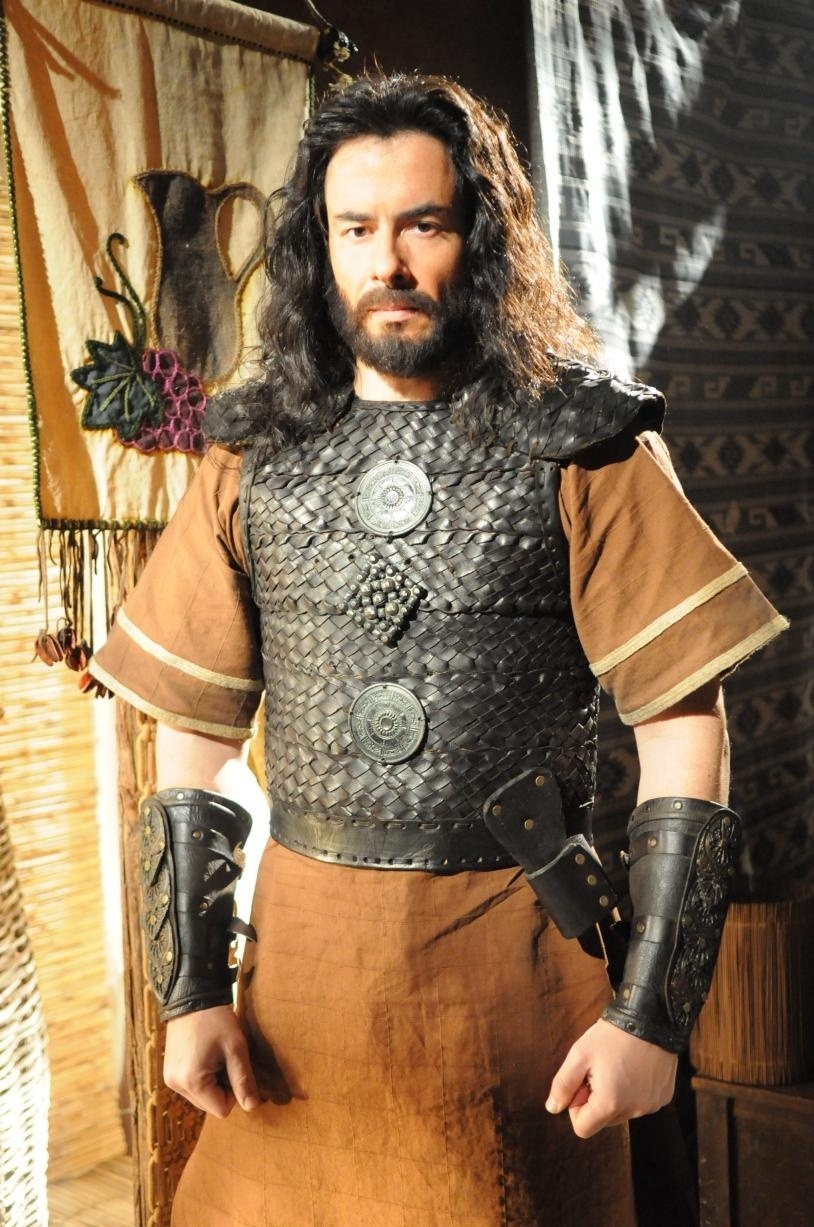 Felipe Folgosi interpreta Elieber em "Terra Prometida" - Munir Chatack/Record