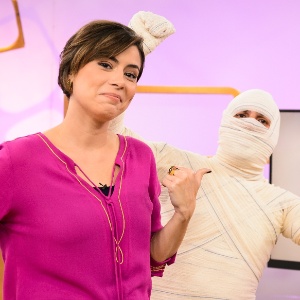 Michelle Loreto com múmia no "Como Será?" - Ramon Vasconcelos/Divulgação/TV Globo - Ramon Vasconcelos/Divulgação/TV Globo