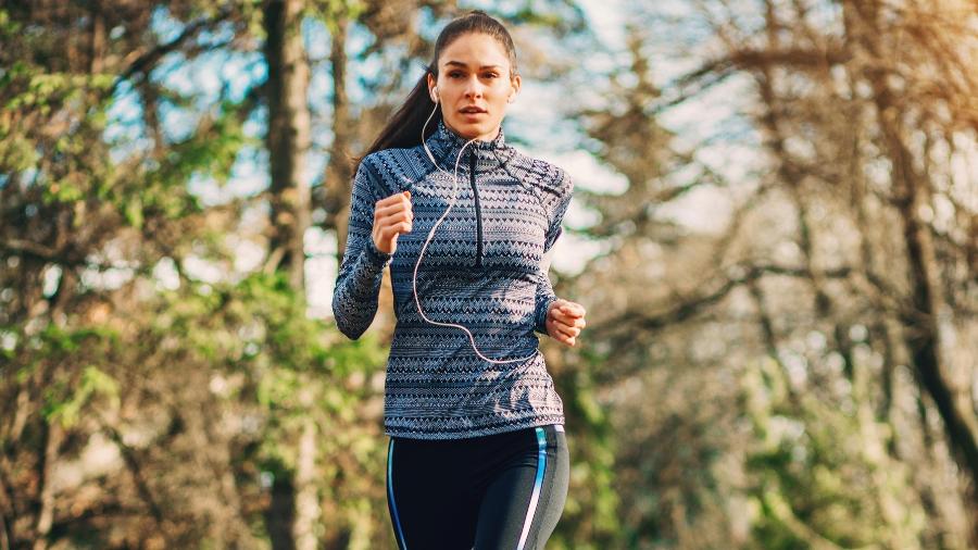 Musculação, natação e pilates são algumas das atividades que ajudam a melhorar a performance durante a corrida - iStock