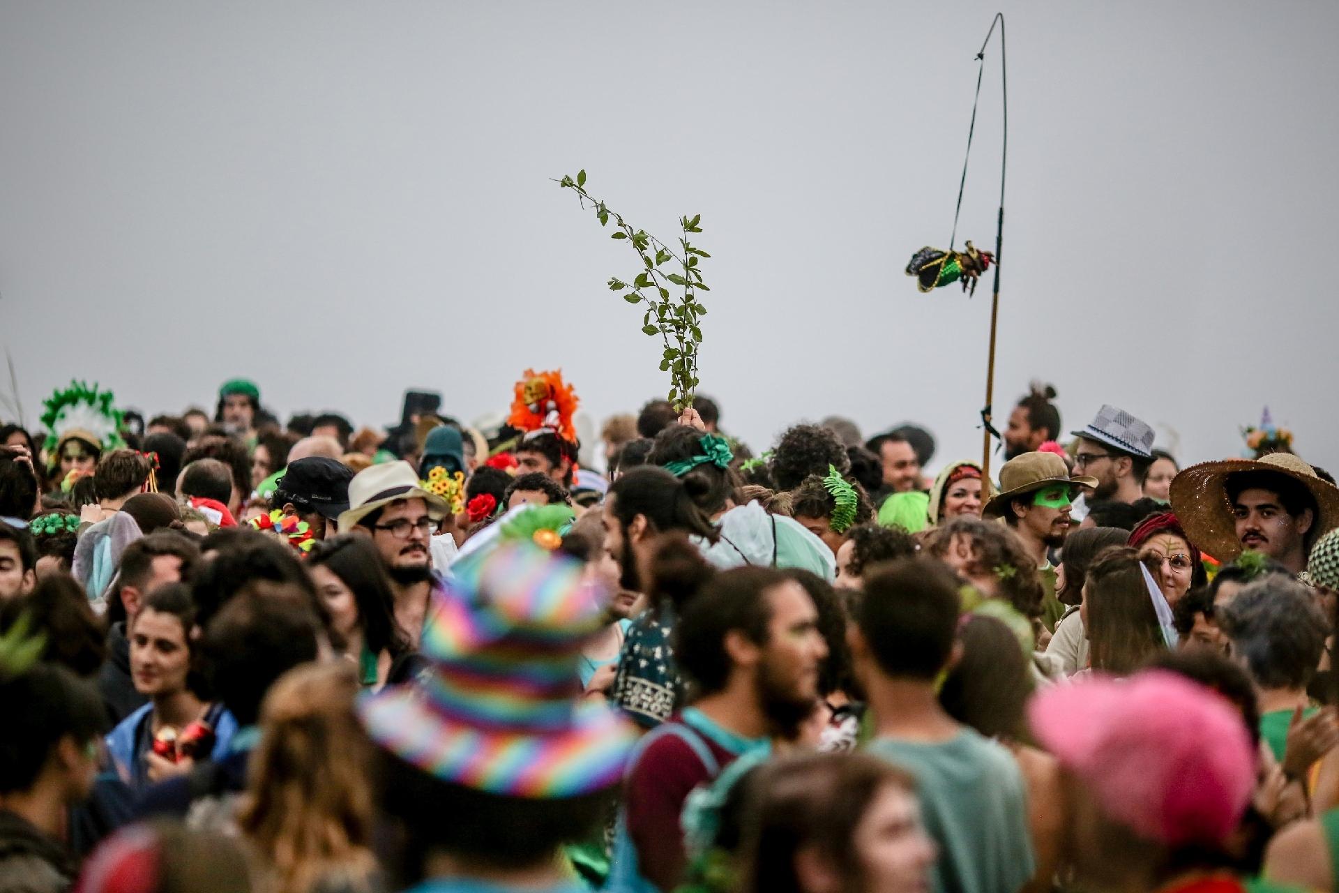 Carnaval canábico: "Bloco do Manjericão" anima último dia de Carnaval em BH - Cristiane Mattos/Futura Press/Estadão Conteúdo