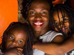 Terry e suas duas filhas, Tehille e Todah - Terry Gobanga/Arquivo Pessoal - Terry Gobanga/Arquivo Pessoal