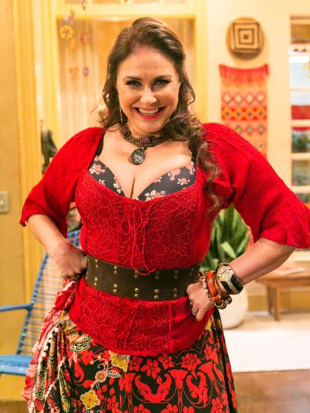 Fafá considera Almerinda uma mulher de muitas cores. "Ela é meio cigana, meio hippie com cabelos soltos, independente e com muita personalidade" - Divulgação/TV Globo/Rafael Gomes - Divulgação/TV Globo/Rafael Gomes