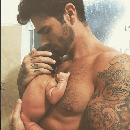 Rodrigão toma banho com Linda, sua filha mais nova - Reprodução/Instagram/rodrigaooficial