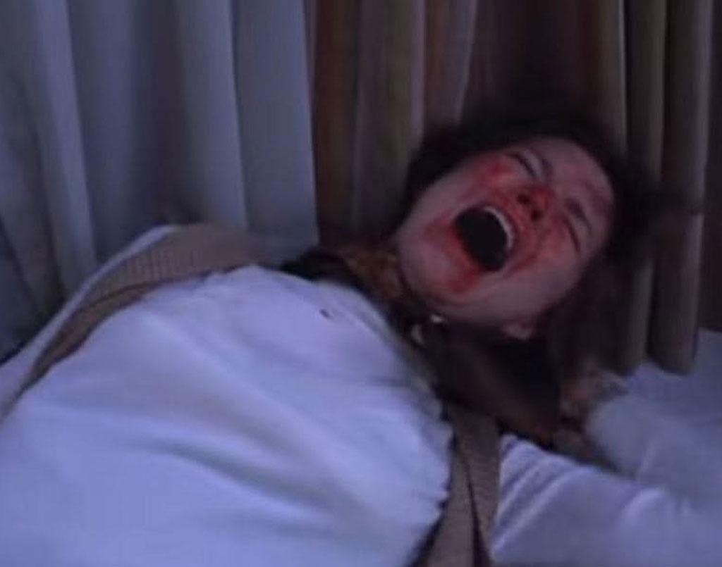 Ellen Burstyn em cena de "O Exorcista" (1973) - Reprodução