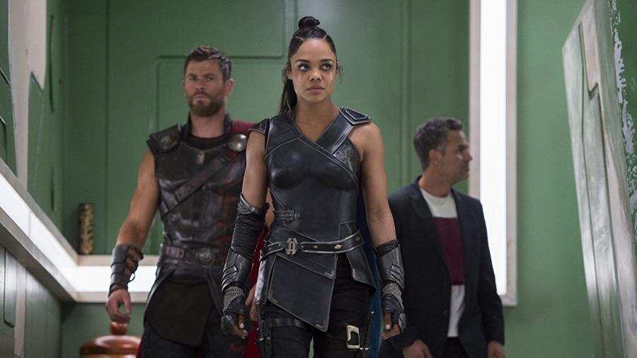 Chris Hemsworth, Tessa Thompson e Mark Ruffalo em "Thor: Ragnarok", que será exibido hoje na Globo - Reprodução