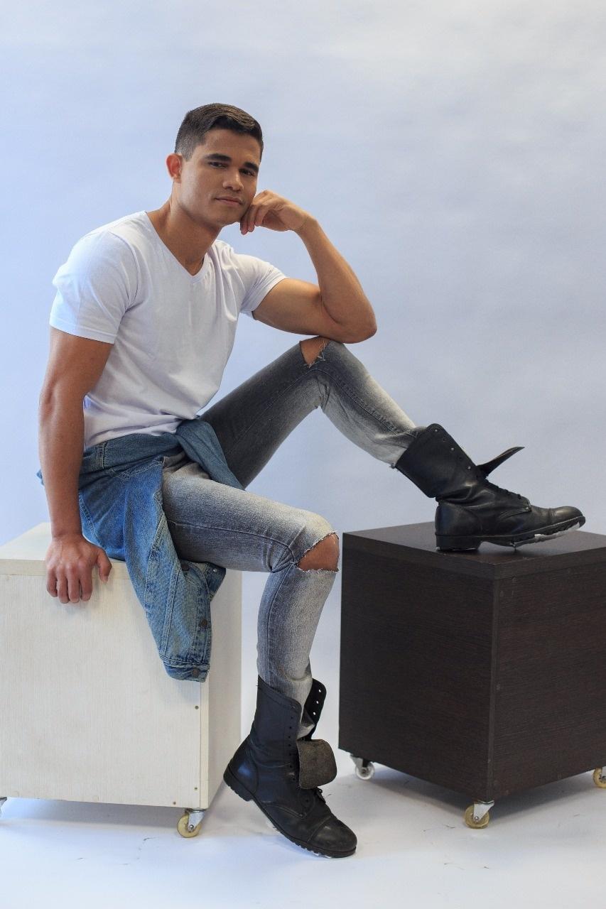 Clebson Teixeira, de 26 anos, que trabalha com tecnologia da informação de uma grande empresa de Belo Horizonte, entrou para a agência de modelos Versailles, que fica na capital mineira - Divulgaçã/Agência Versailles