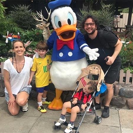 Mariana Ferrão com os filhos, Miguel e João, e o marido, André - Reprodução/Instagram - Reprodução/Instagram