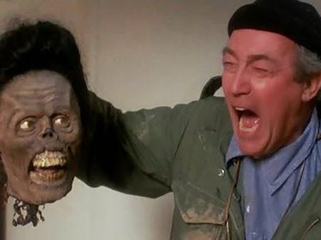 James Karen em cena de "A Volta dos Mortos Vivos 2" - Reprodução