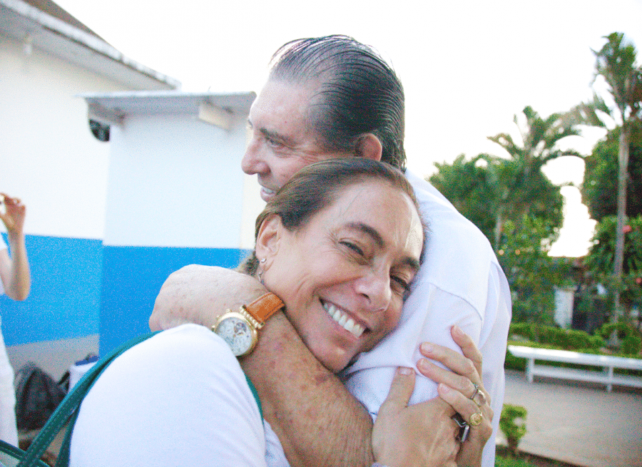 Cissa Guimarães aparece no documentário sobre o médium - Reprodução/Documentário "O Silêncio é uma Prece"