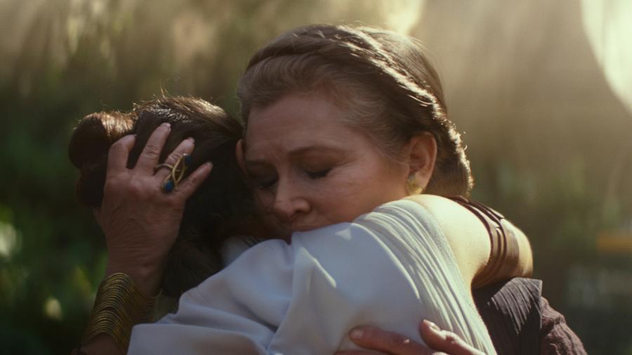 A princesa Leia abraça Rey em Star Wars - A Ascensão Skywalker - Divulgação