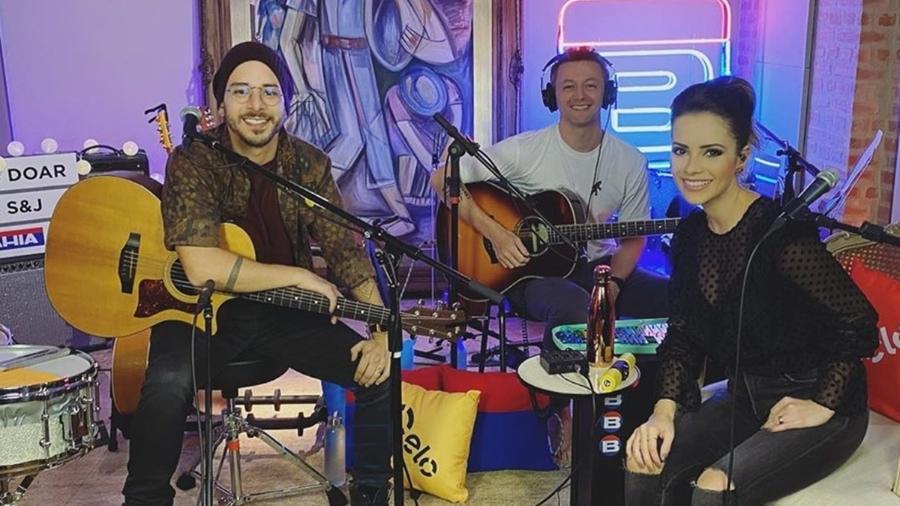 Junior, Lucas e Sandy durante live - Reprodução/Instagram