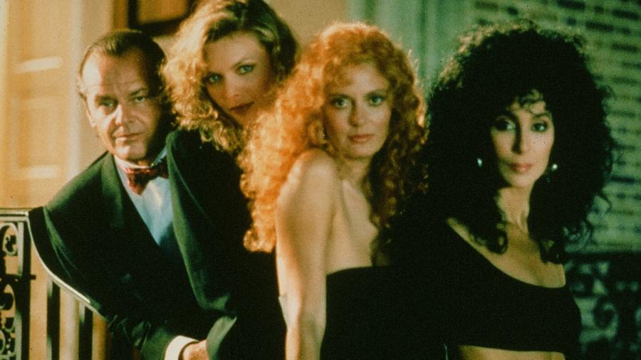 Da esq. para a dir.: Jack Nicholson, Michelle Pfeiffer, Susan Sarandon e Cher em "As Bruxas de Eastwick" (1987) - Hulton Archive/Getty Images
