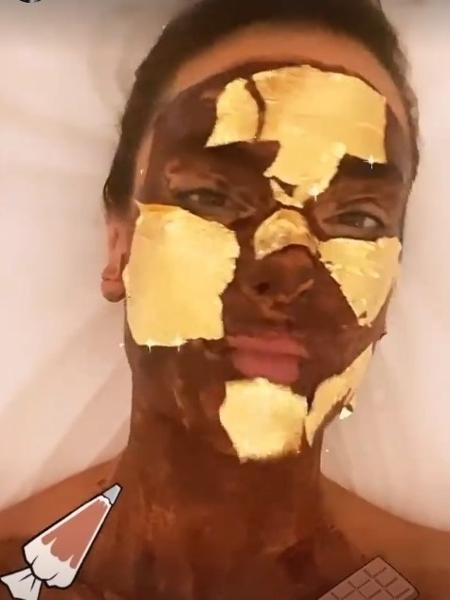 Alessandra Ambrósio fez tratamento com máscara de chocolate - Reprodução/Instagram