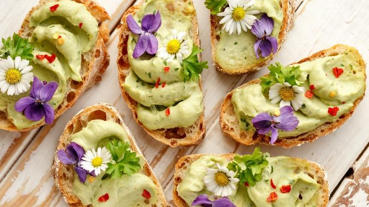 abacate flores - iStock - iStock