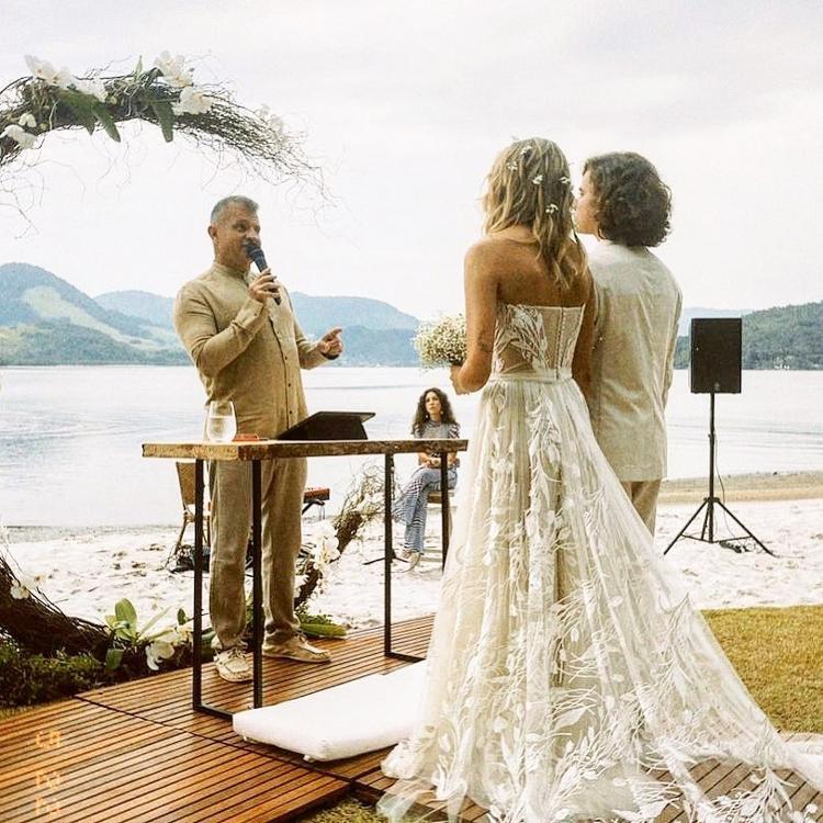 O pastor Rinaldo Luiz realizou a cerimônia religiosa do casamento de Sasha e João Figueiredo