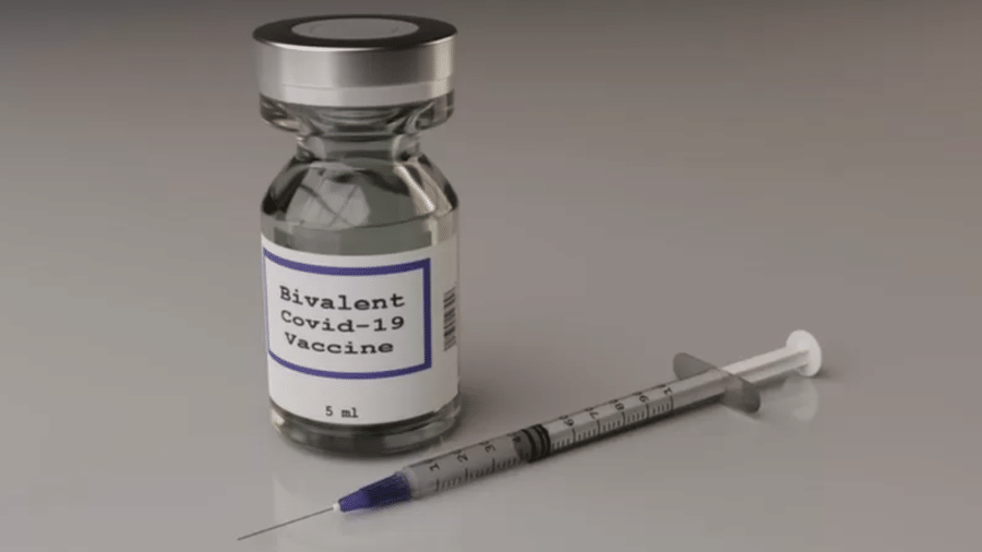 As vacinas bivalentes — que protegem contra a cepa original e as variantes mais recentes — começaram a ser distribuídas em algumas partes do mundo - Getty Images via BBC News Brasil