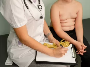 A cada sete crianças, uma é obesa no Brasil: quase 3 vezes a média mundial