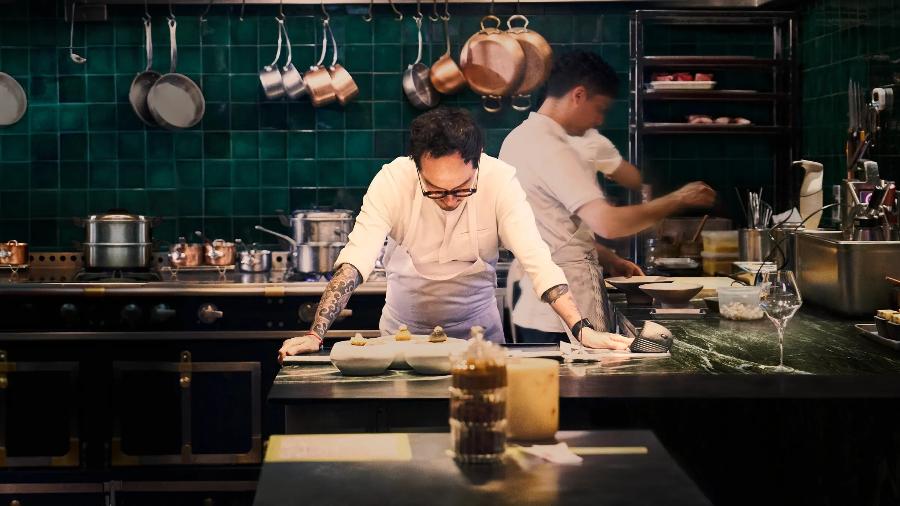 Cena de Knife Edge, a Apple+ Cena de Knife Edge, a Apple+